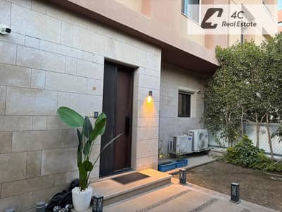 تاون هاوس ميدل متشطب بالتكييفات و المطبخ  للبيع في ديستريكت 5 التجمع الخامس القاهره الجديده  District 5, Fifth Settlement, New Cairo