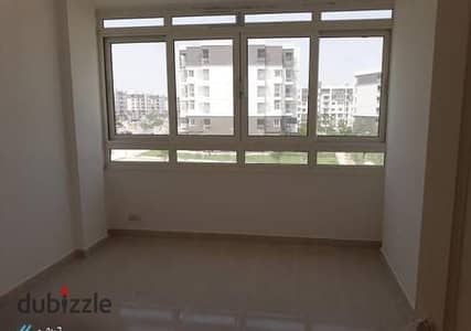 Apartment for sale in my city B10, area of 116 meters, in a very special location. An end unit on the second floor in a quiet and distinguished location, very close to services. The area is 116 meters, with 3 bedrooms, 2 bathrooms, a reception, and a kitchen. Second floor, end unit, finishing by Talaat Moustafa Company, special finishing and ready for living. Exceptional location.
