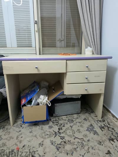 مكتب للبيع