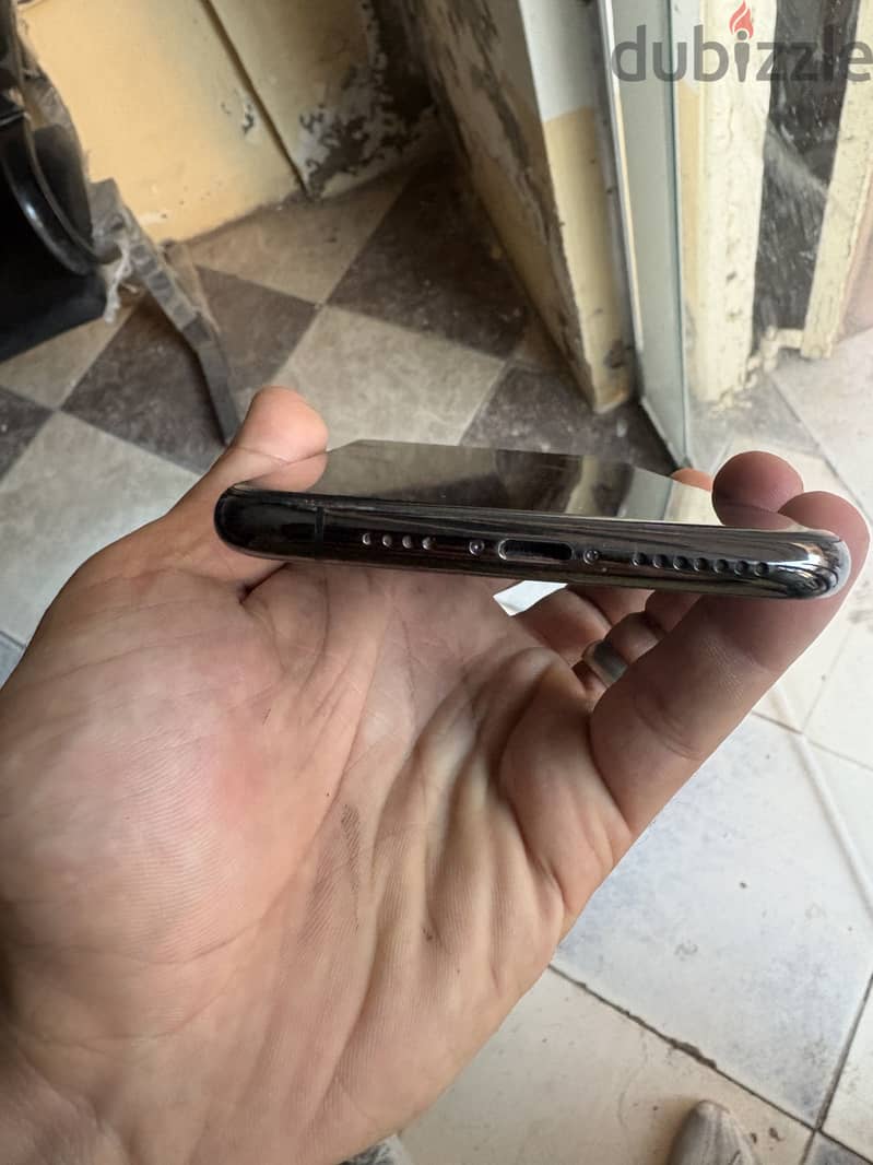 Apple - iPhone 11 Pro Max 1