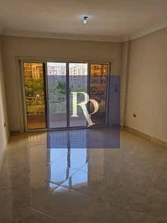 شقه لقطه للإيجار | تشطيب شركه | في جاردينيا سيتي بالقرب من مطار القاهره الدولي .