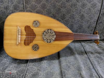 عود كالجديد استخدام فنان عمره ٣٠ سنة