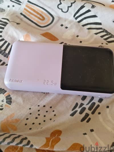 باور بانك سريع 22.5وات حجمو كبير و مناسب للسفر