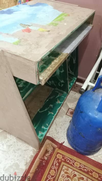 مكتب + دولاب اطفال