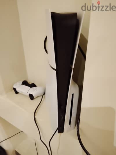 جهاز PS5 للبيع حاله ممتازه كسر زيرو CD