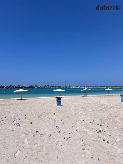 Available from tomorrow, villa on the first row with a sandy lake and a private swimming pool, Marina 4, super furnishings
