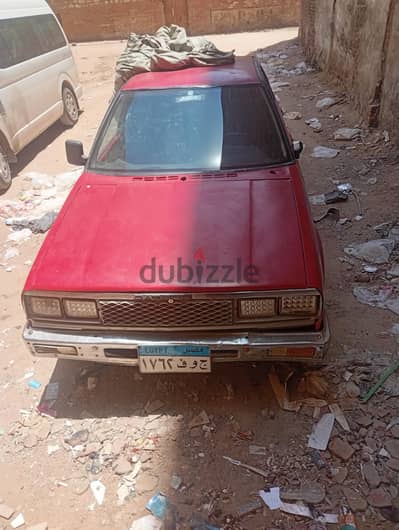 نيسان داتسون 1982