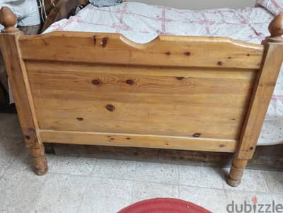 سرير خشب