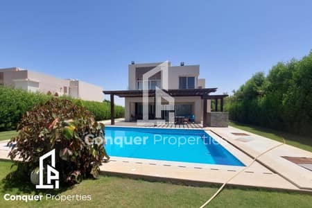 فيلا بحمام سباحه وفيو علي الجولف للبيع في هاسيندا باي الساحل