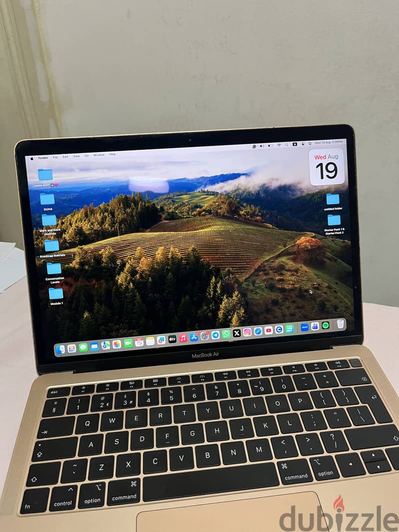 MacBook Air 2018 - 13 Inch - Gold 1