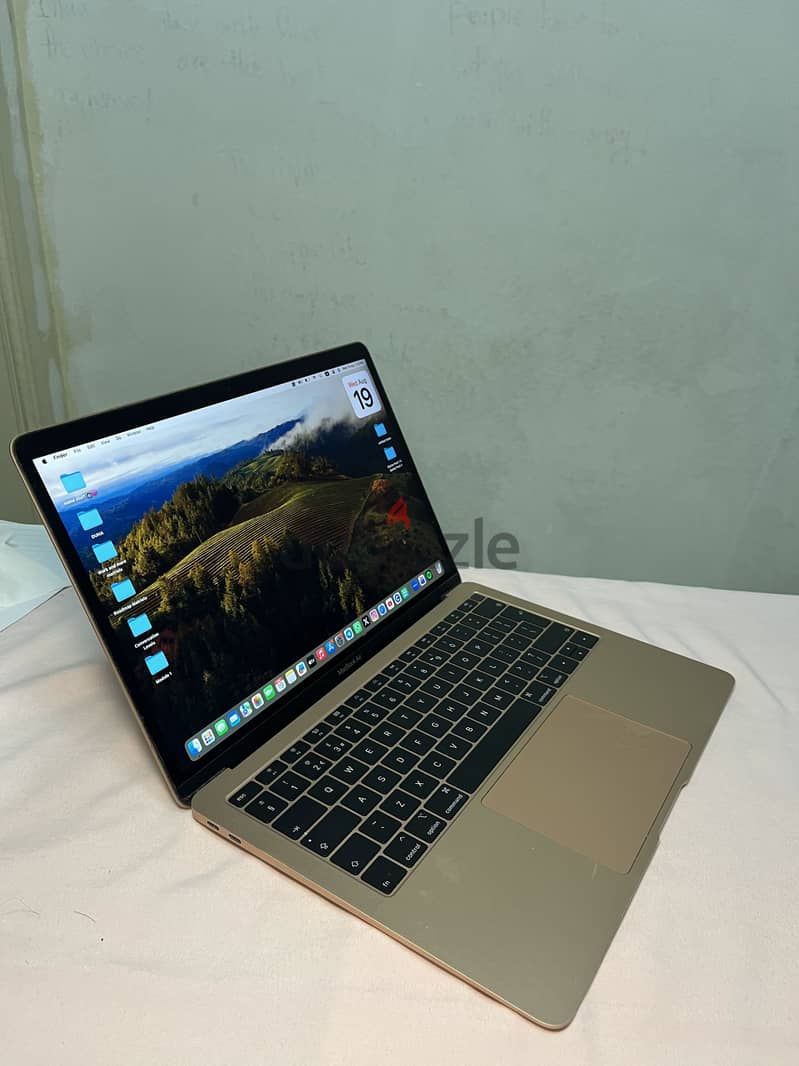MacBook Air 2018 - 13 Inch - Gold 3