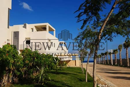 شاليه علوي للبيع بإطلالة بحرية مميزة تشطيب فاخر هاسيندا وايت Hacienda White