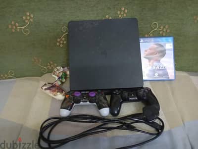 PS4 مستعمل معاه خمس العاب منهم fifa 22cd