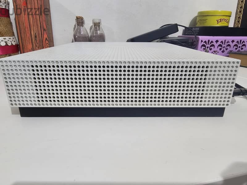 Xbox One S 1TB Storage - Single Controller - Mint Condition 2