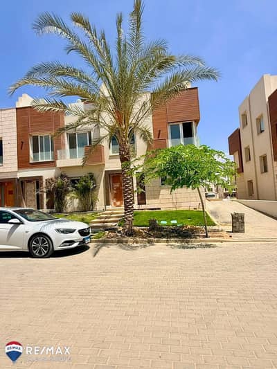فيلا متشطبة للبيع استلام فوري بجوار الجامعة الامريكية التجمع الخامس