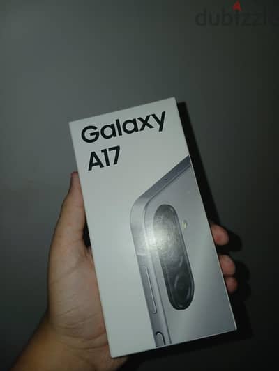 هاتف a17 مع شاحن سريع للبيع