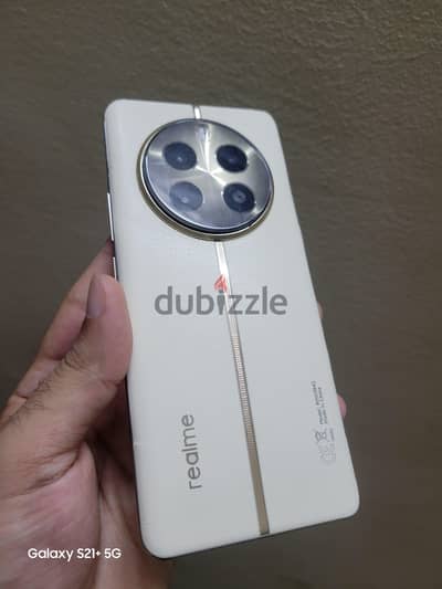 Realme 12 Pro 5g رمز الفخامة و الشياكة
