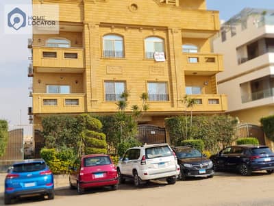 For sale at a bargain price: a 225-square-meter property in Al-Yasmeen 7, located directly across from the services area in First Settlement, New Cairo