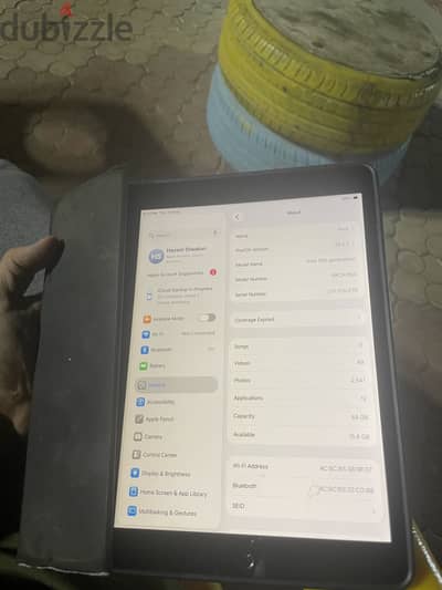Ipad 9 with a case (64gb of storage)
