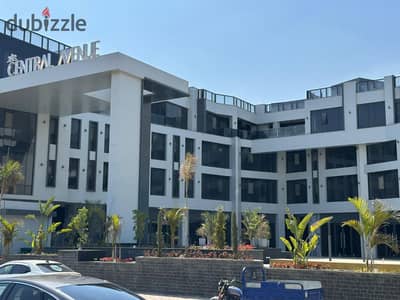 محل للايجار فيو الواجهة و البلازا فى Central Avenue