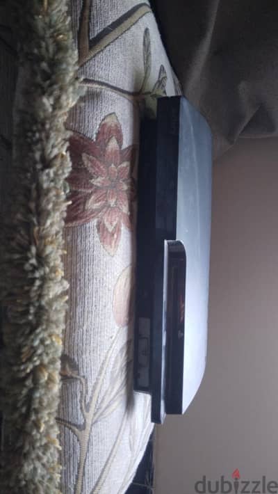 ps3 slim مستعمل معاه دراع واحد ٥٠٠ جيجا عليه تقريبا ١٨ لعبه معاه كلوصل