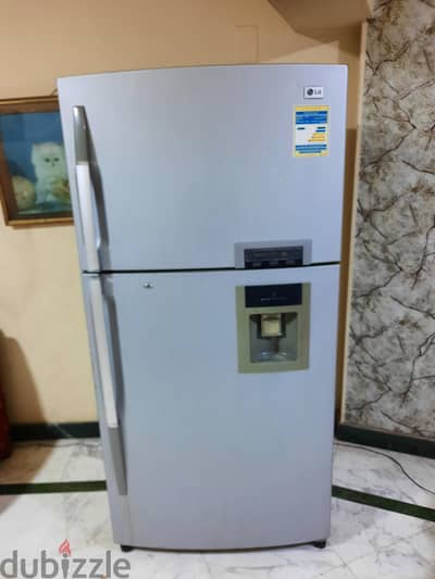 ثلاجه ماركه LG  كوري اصلي ديجيتال وwater spanser  بحاله ممتازه