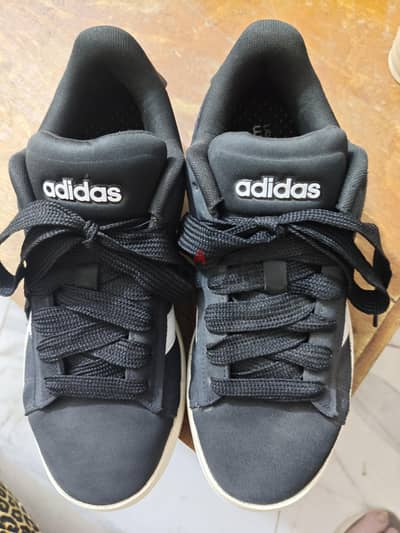 Adidas Sneakers