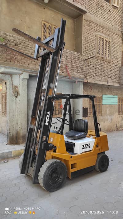 كلارك TCM بلاطه 2.5 طن بحالة جيده