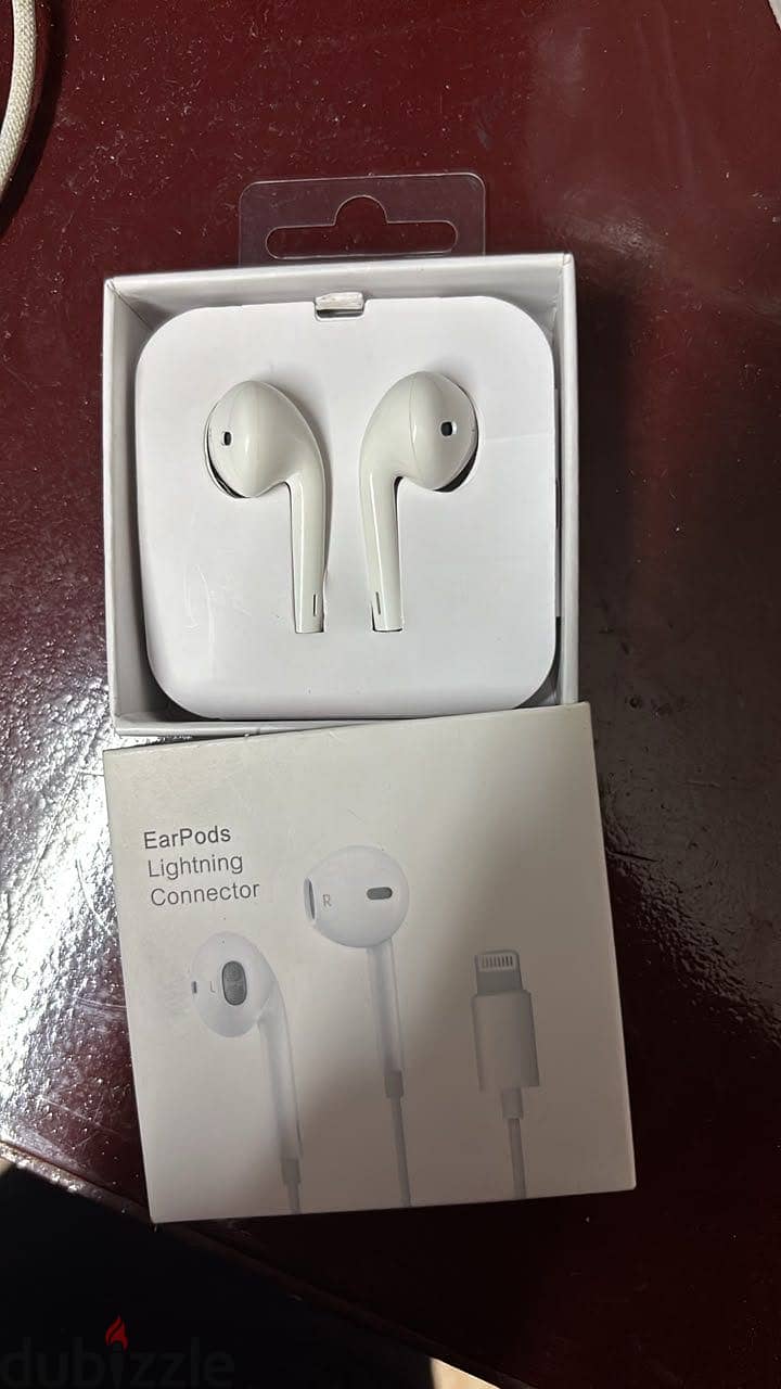 Original Apple EarPods with a lightning connector 2