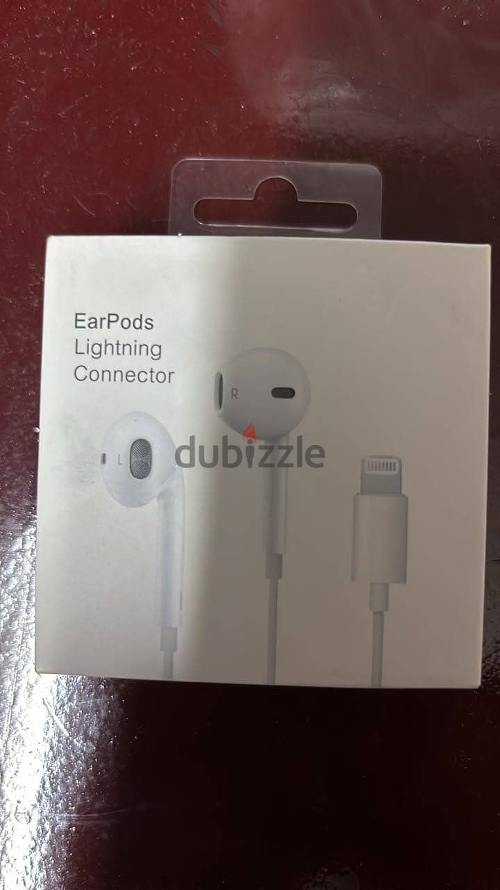 Original Apple EarPods with a lightning connector 3