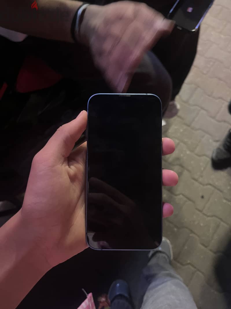 Apple - iPhone 13 8
