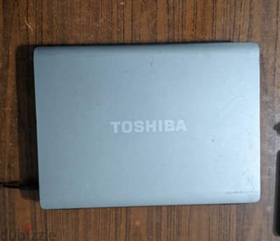 لاب توب توشيبا Toshiba Satellite Pro بحالة جيدة جداً شاشه ١٥. ٤ بوصه