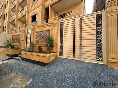 فخامة وخصوصية استثنائية | ڤيلا أرضي 230م بحديقة L كبيرة ومدخل خاص بحري شرقي بحدائق الأهرام