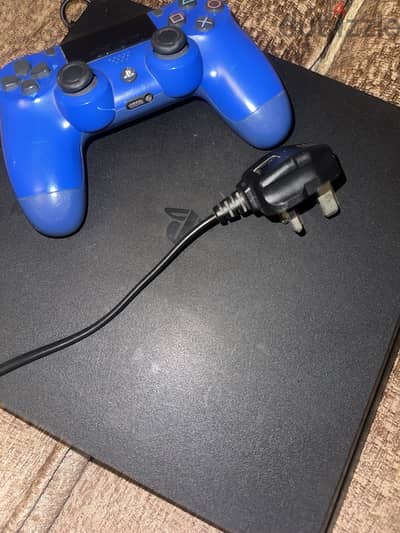 Playstation 4 slim / بلايستيشن ٤ سليم