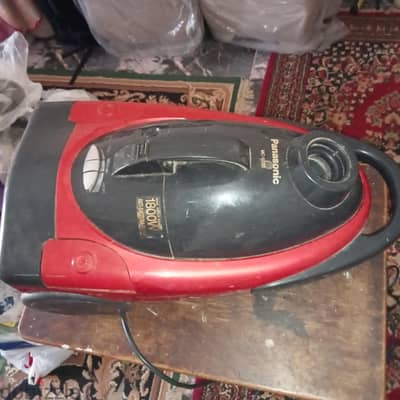 مكنسة كهربائية