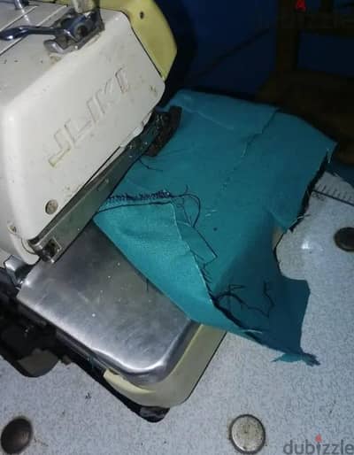 ماكينة خياطة اوفر ٥ فتله بحالة جيده استعمال منزلي خفيف