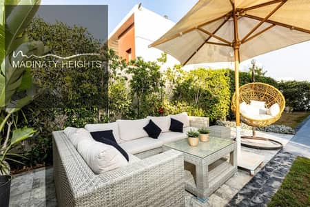 Villa for hotel rent in the latest phases of Madinaty - Madinaty VG5  Model : ( i ) modern    Land area: 240 m²  Building area: 190 m²  Division:   Ground floor: • Reception 3 pieces • Kitchen • Guest bathroom   First floor: • 3 rooms (Master Room) • 2 bathrooms • Living Room