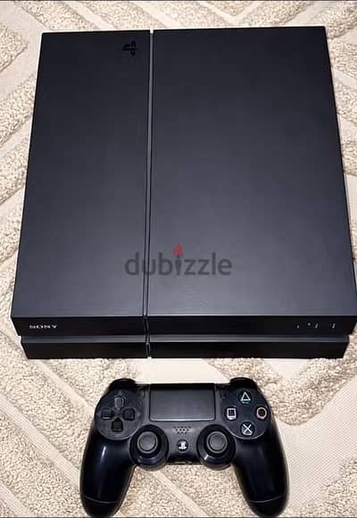  PS4 للبيع بحالة ممتازة + متحمل عليه 20 لعبة جاهزين للعب 