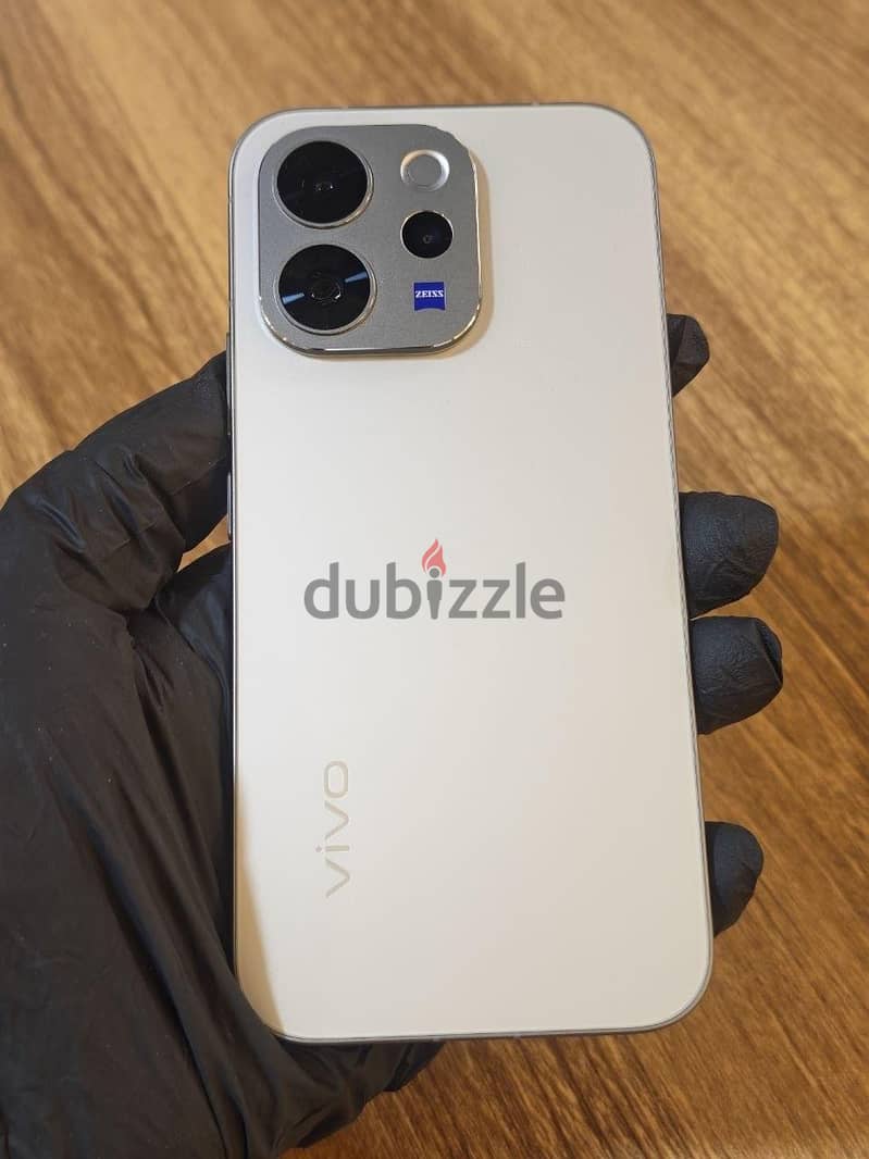 Vivo V70 1