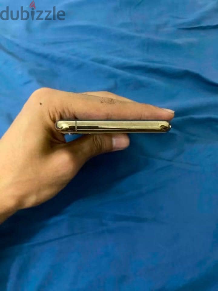 Apple - iPhone 11 Pro Max 2