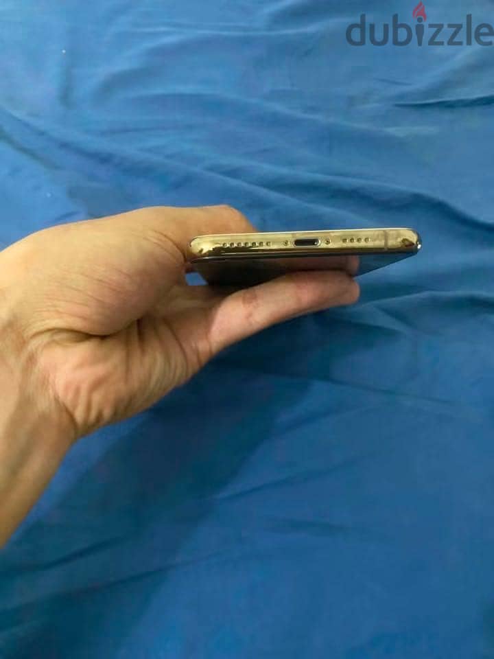 Apple - iPhone 11 Pro Max 3
