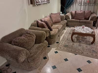 انتريه كنبه ٣ + كنبه ٢ + فوتيه + ترابيزه