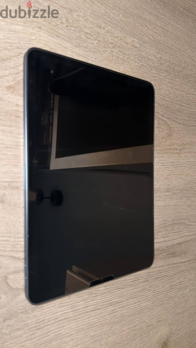 Ipad Air (5th generation) (Mint condition with box!) 1