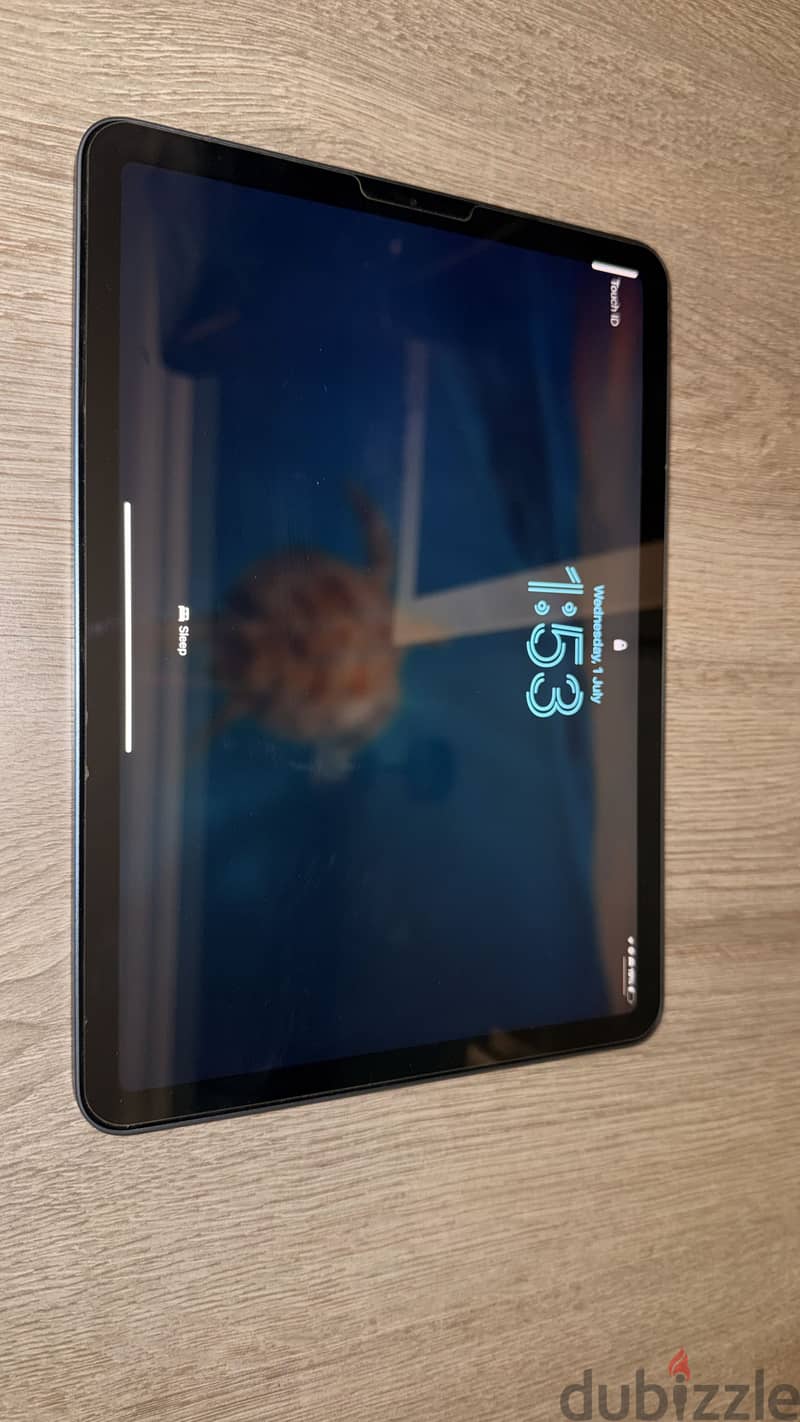 Ipad Air (5th generation) (Mint condition with box!) 2