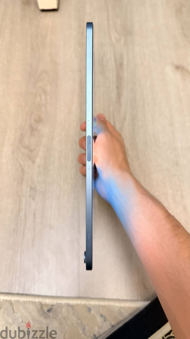 Ipad Air (5th generation) (Mint condition with box!) 6