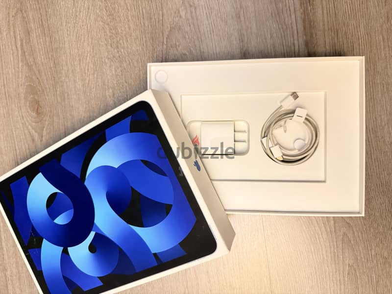 Ipad Air (5th generation) (Mint condition with box!) 9
