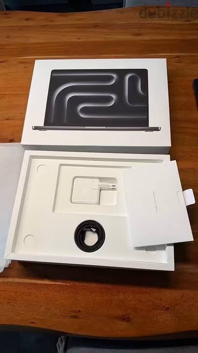 MacBook Pro' M3 pro 14 18gb with box 100% 1