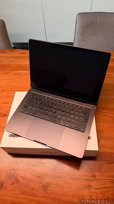 MacBook Pro'M3 pro 14 18gb with box