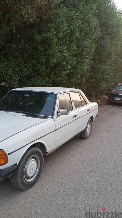 Mercedes-Benz E200 1981 200 معدل