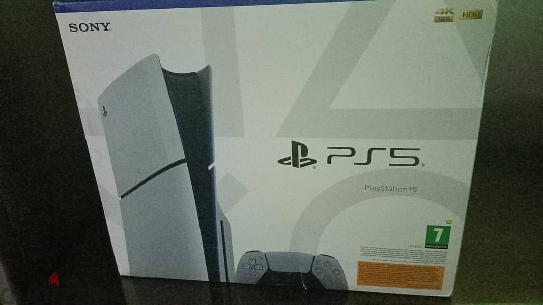 Playstation 5 with CD and 2 controller 3